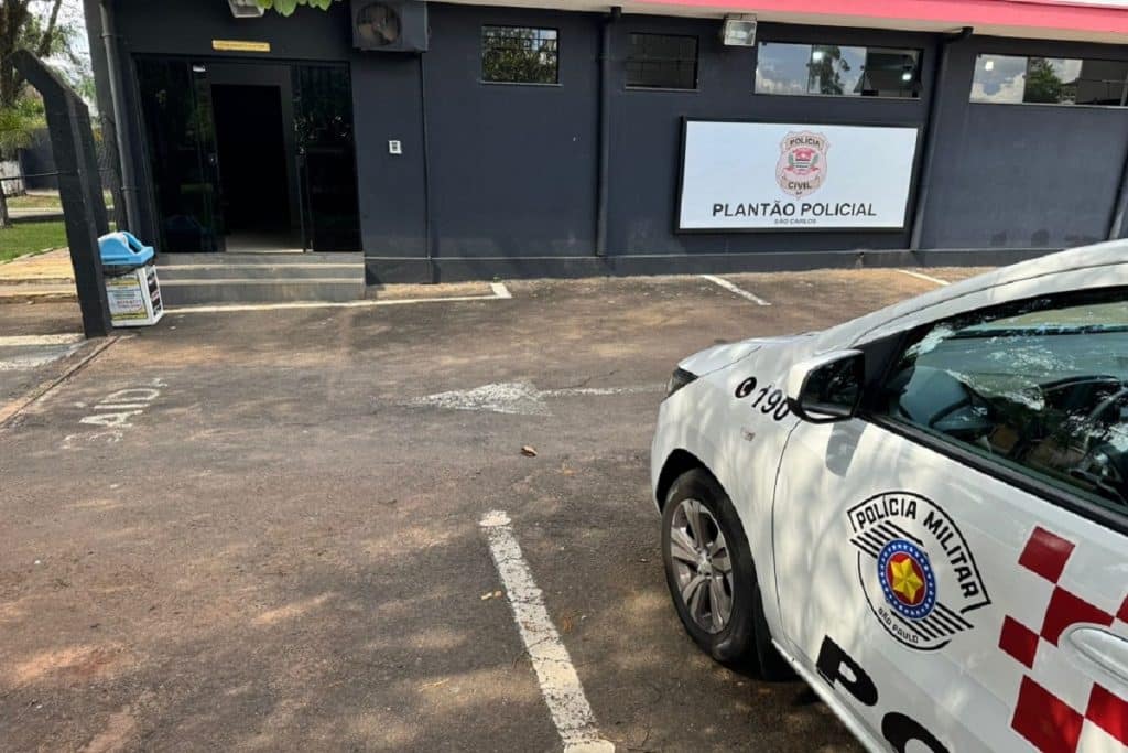 Bandidos assaltam residência e fazem um lanchinho antes de fugir