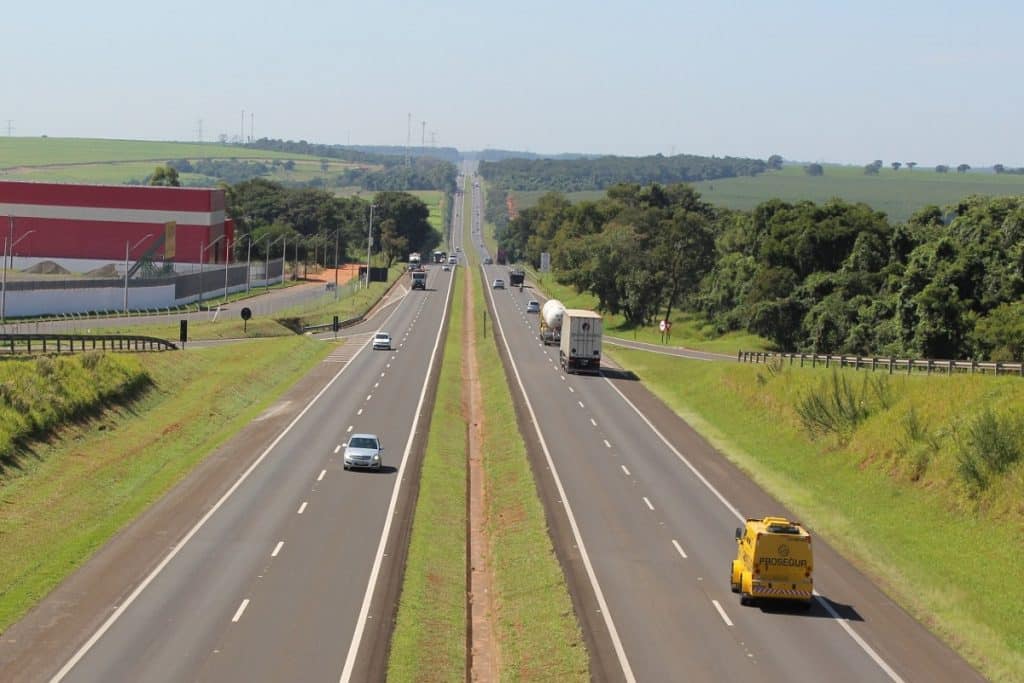 Feriado deve levar mais de 1 milhão de veículos para as rodovias