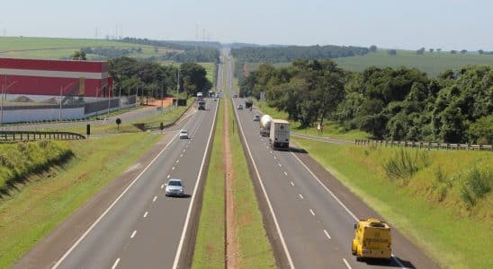 Feriado deve levar mais de 1 milhão de veículos para as rodovias