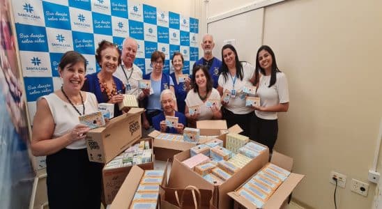 Lions Clube São Carlos Clima visita Santa Casa e realiza doações para a maternidade