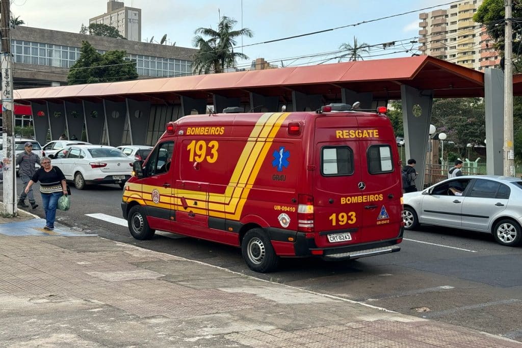 Homem é atropelado na Av. São Carlos