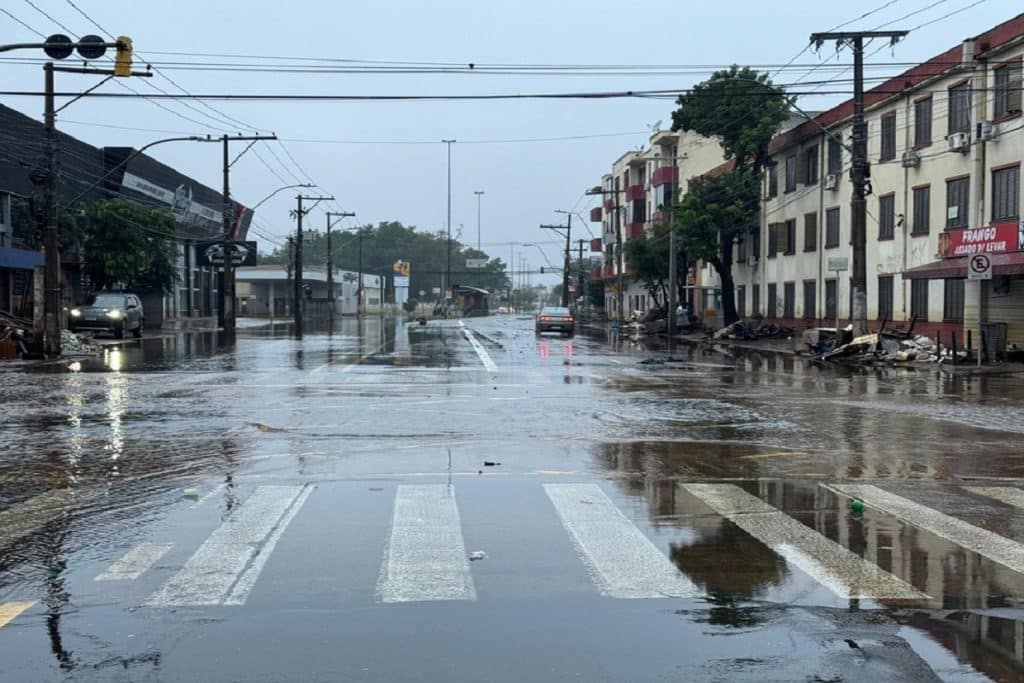 Após novas chuvas e alagamentos, água começa a baixar em Porto Alegre