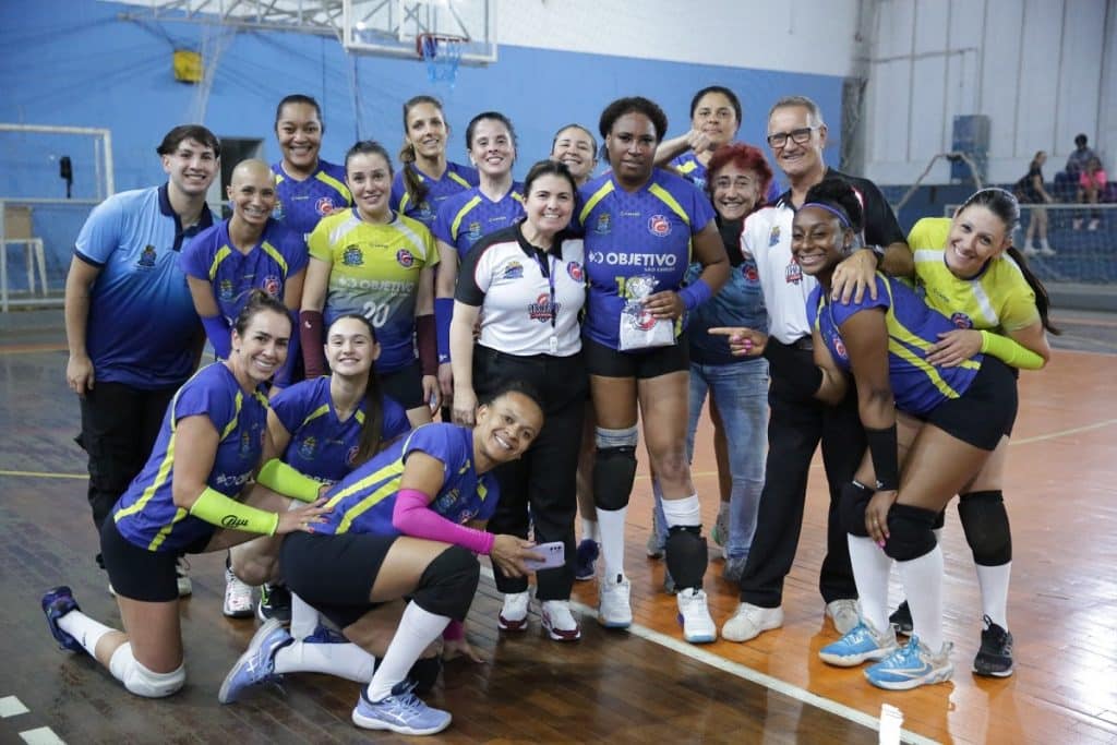 volei f