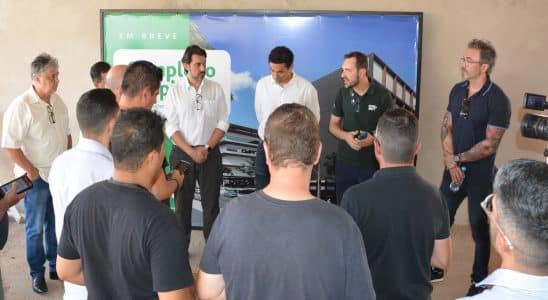 Legenda Coletiva de imprensa realizada na obra do Complexo Hospitalar da Unimed Sao Carlos