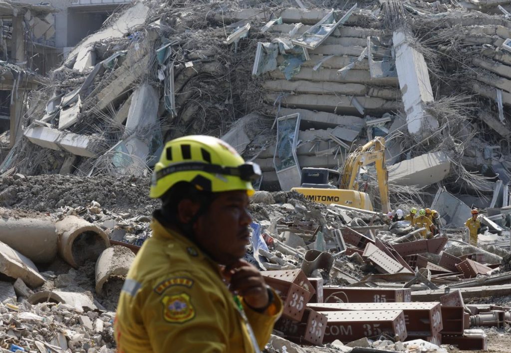 Apos tres dias do terremoto buscas por sobreviventes continuam em Mianmar e Tailandia