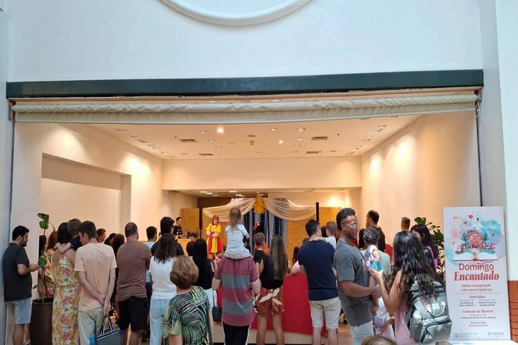 No ultimo fim de semana pais e filhos se divertiram juntos com a apresentacao de teatro 2