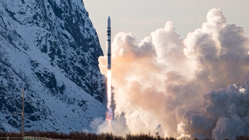 foguete spectrum isar aerospace cai apos segundos no ar