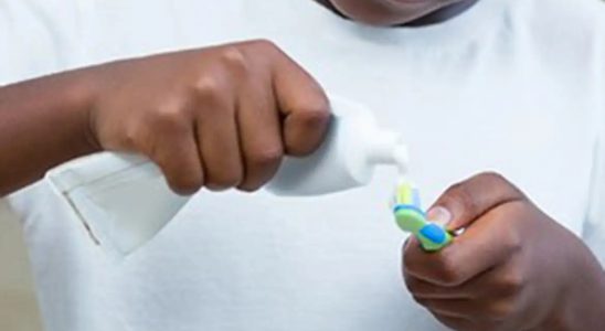 Anvisa suspende interdição de creme dental da Colgate, mas mantém alerta sobre reações adversas 4 pasta