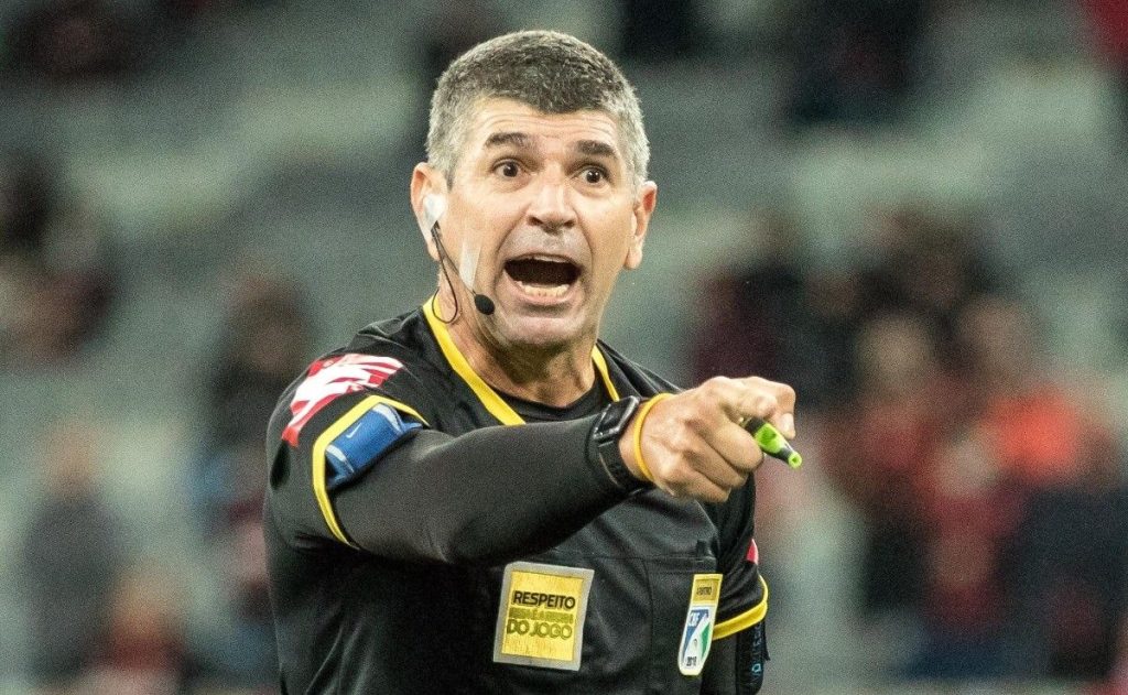Arbitragem brasileira volta a ser destaque negativo na rodada do Brasileirao