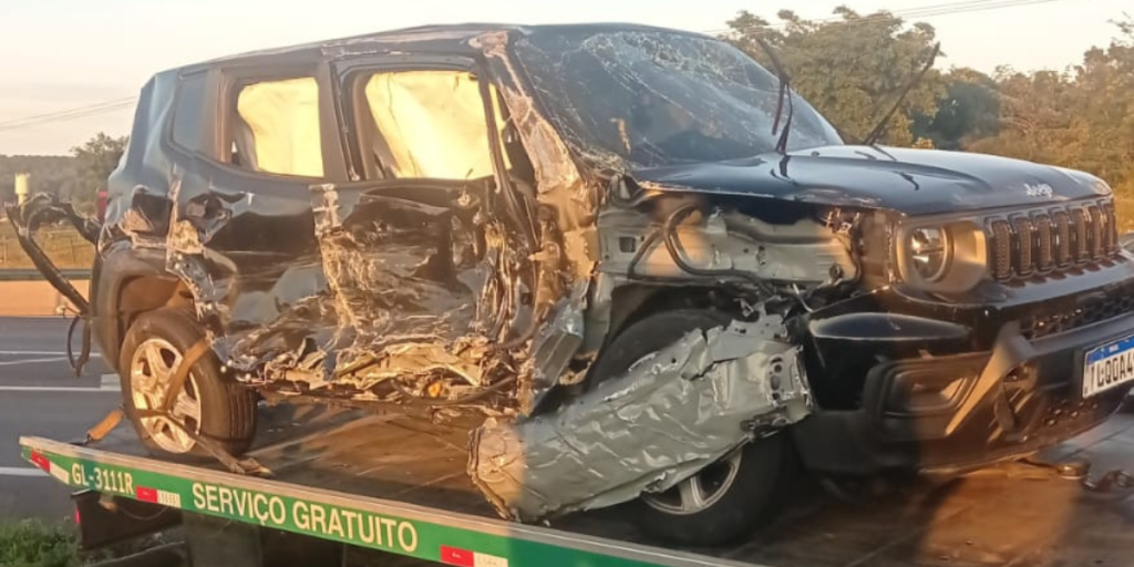 Capotamento na Washington Luis deixa casal ferido 1