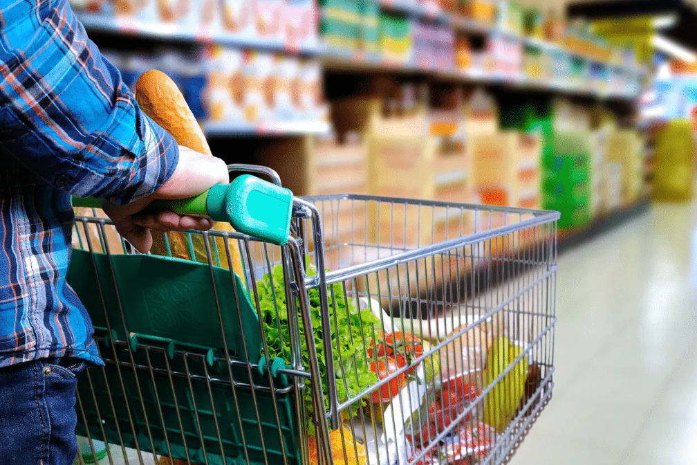 alimentacao basica consome mais da metade do salario