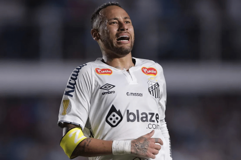 neymar volta a sentir lesao