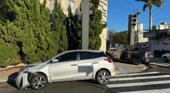 colisao carros avenida carlos botelho