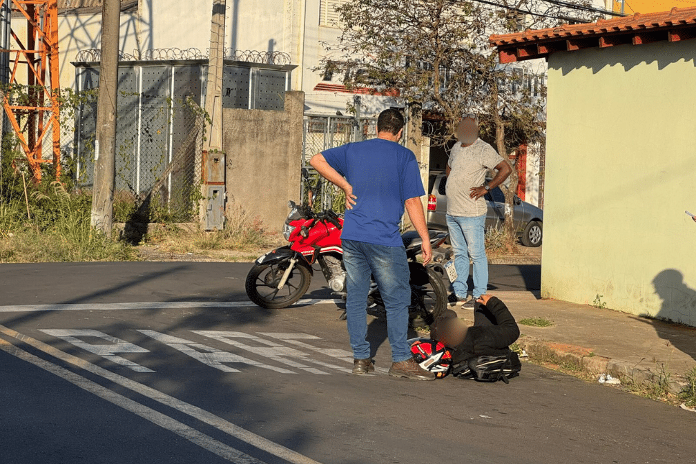 acidente moto carro