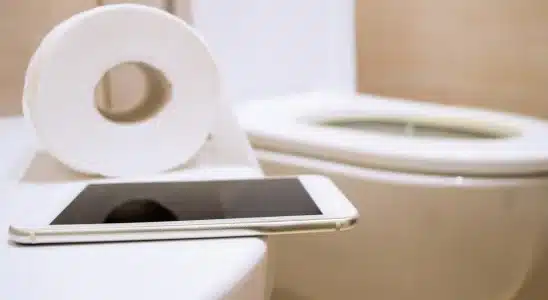 smartphone banheiro 20121215 001
