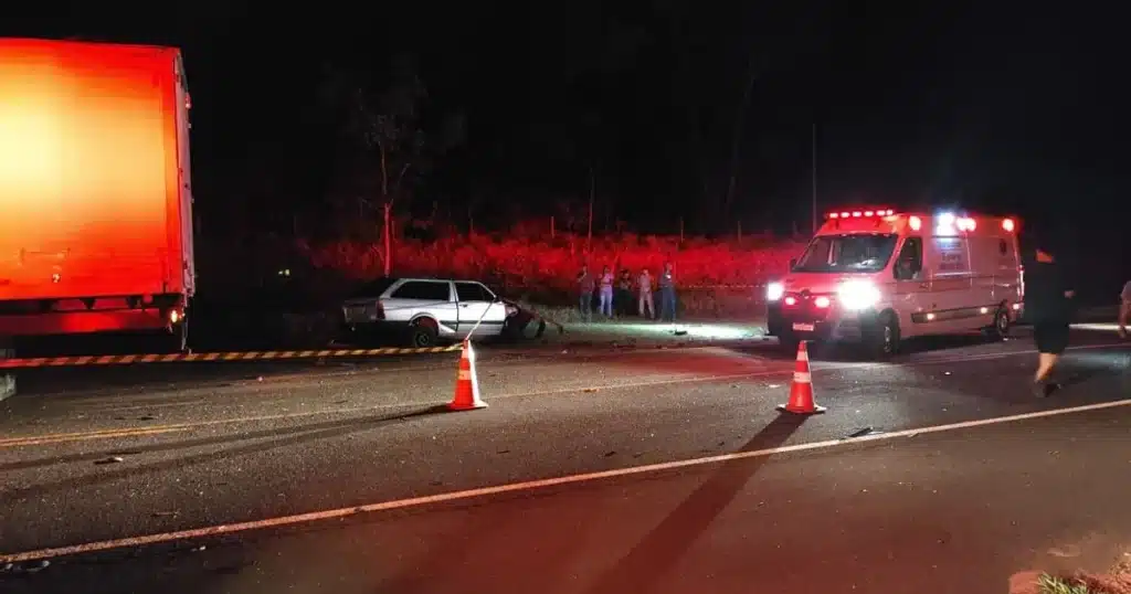 Tristeza: acidente com dois carros e caminhão deixa três mortos em Trabijú 4 image
