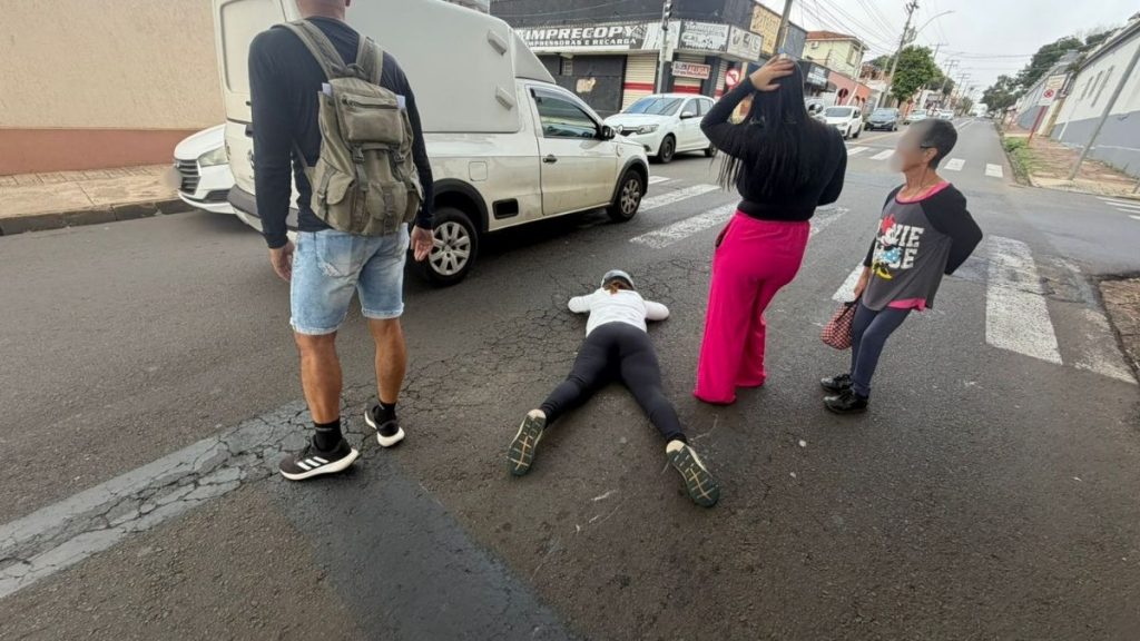 Motociclista fica ferida após perder controle de moto elétrica em cruzamento de São Carlos 4 viver 28 2