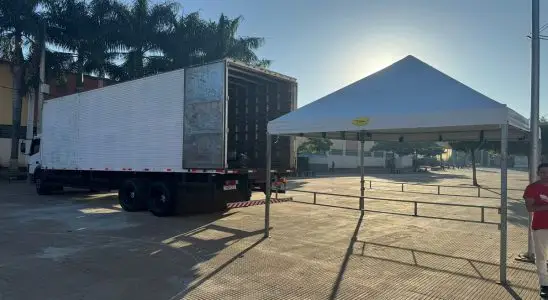 Caminhão está no Mercado Municipal esperando sua doação para os irmãos do RS