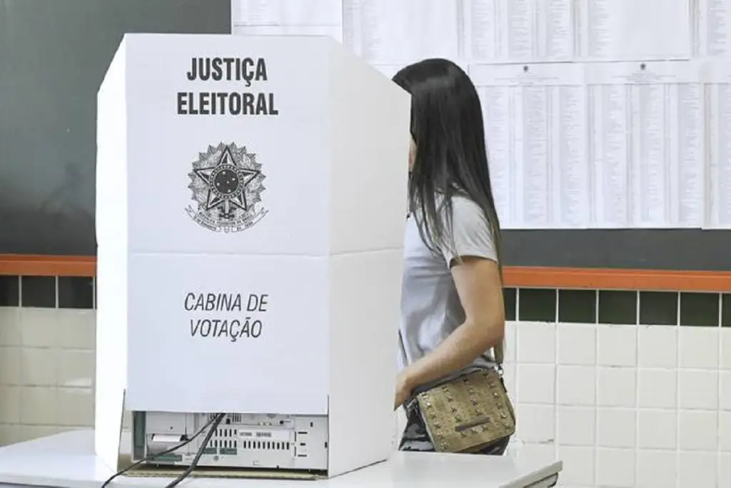 Eleições 2026: cartórios eleitorais voltam a atender das 11h às 17h; confira os endereços 4 urna