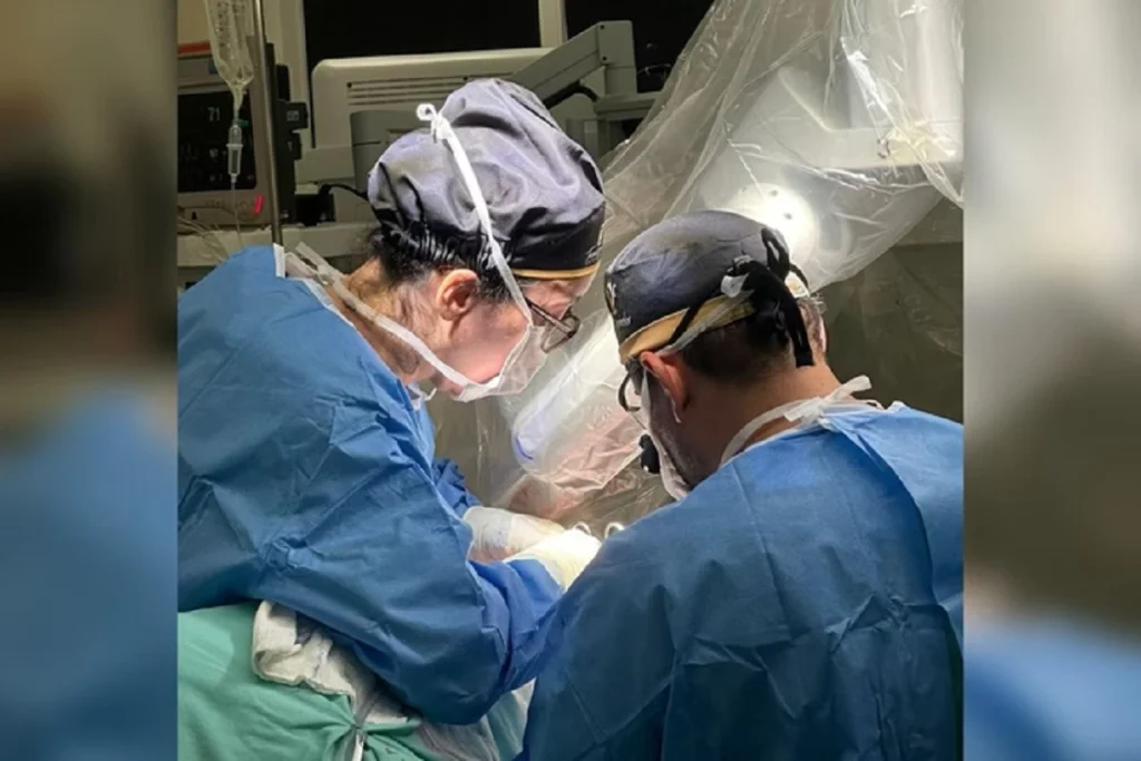 Primeira cirurgia robótica de redesignação sexual é feita no Brasil ...