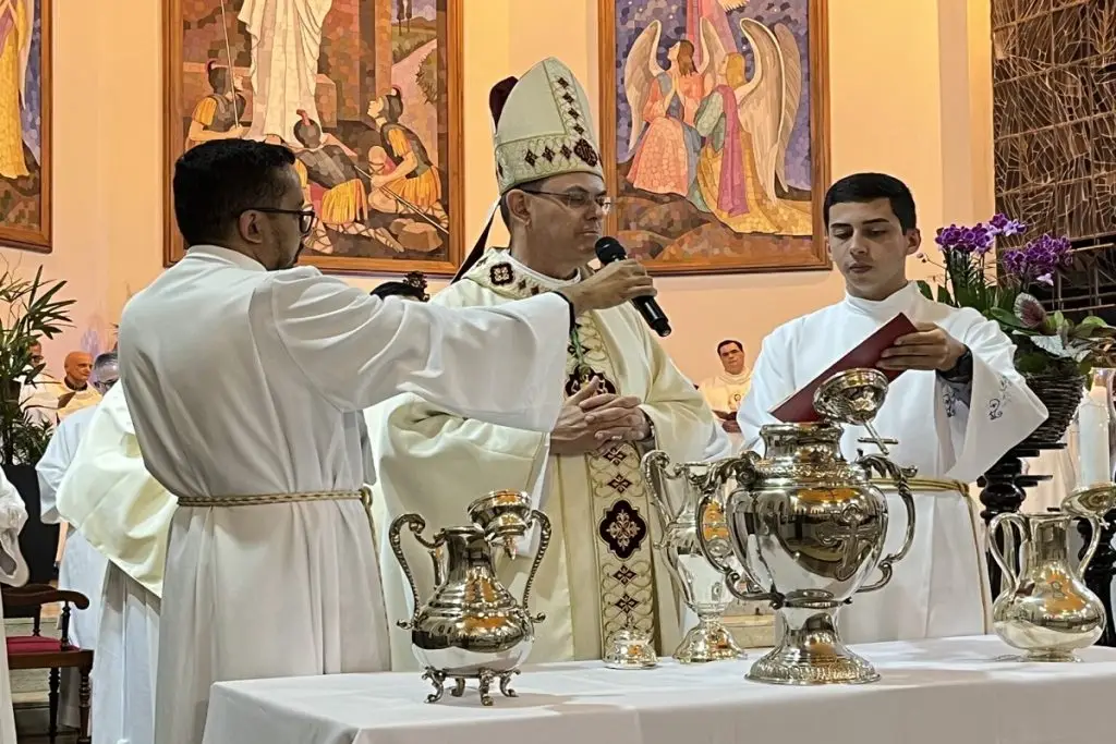 Missa na Catedral marca os 10 anos de episcopado de Dom Luiz Carlos Dias em São Carlos 4 BISPO