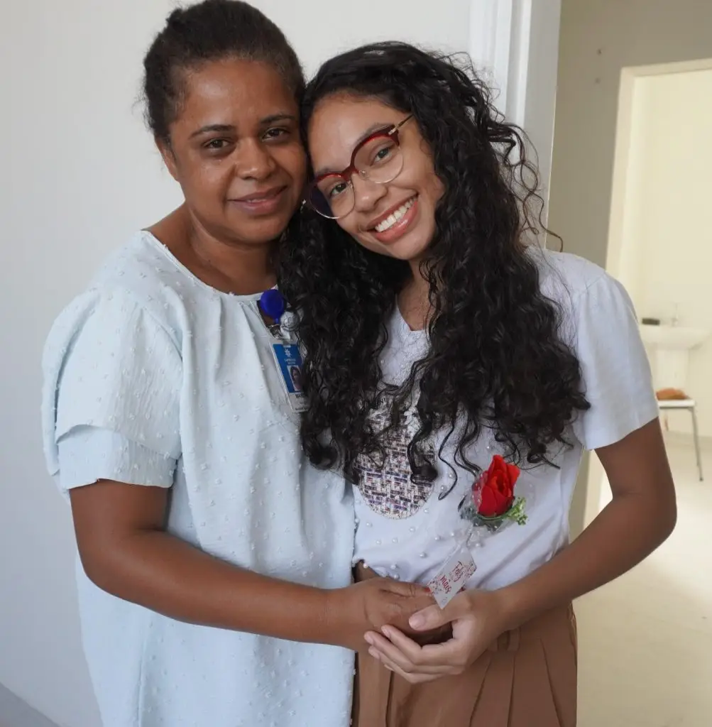 Santa Casa homenageia todas as mães da instituição por meio da auxiliar de enfermagem Márcia Maria Costa Silva 4 IMG 20250510 WA0043