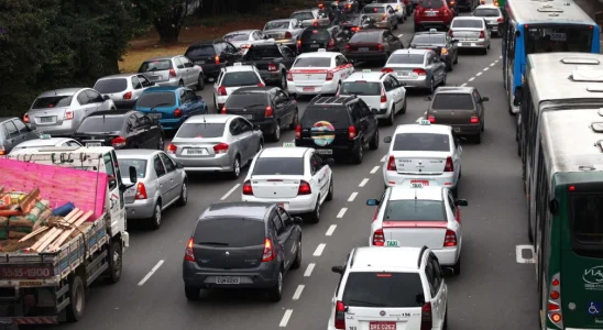 Projeto de lei pode proibir obras em rodovias de SP durante horário comercial 11 transito