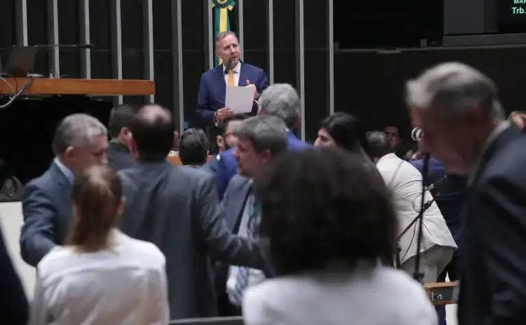 Projeto que eleva impostos é aprovado na madrugada; R$ 20 bilhões podem ser gerados ao governo 4 image 48