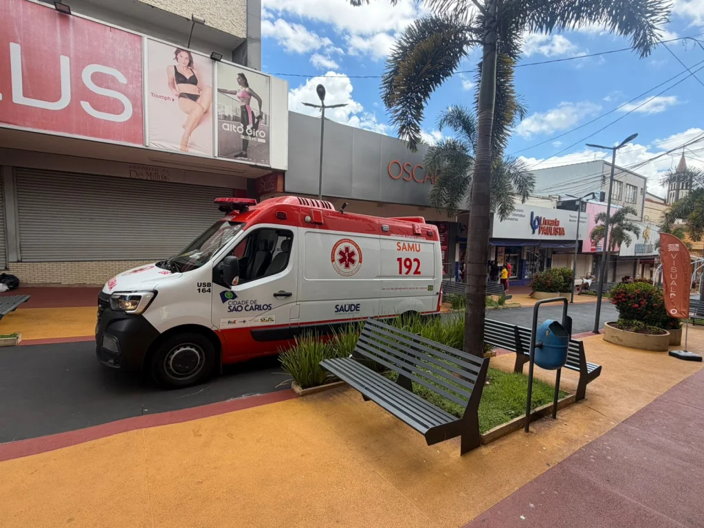 Idosa sofre queda em escada de loja no Calçadão de São Carlos e mobiliza atendimento do SAMU 4 image 119