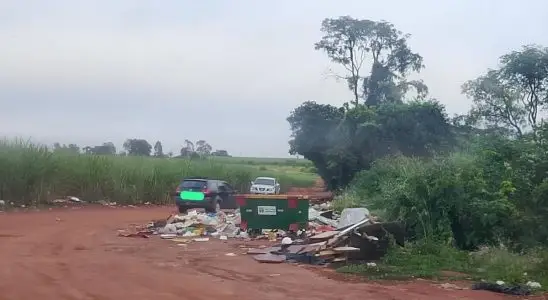 Lixo acumulado em área rural expõe descaso e pede ação urgente em São Carlos 5 viver 38 5
