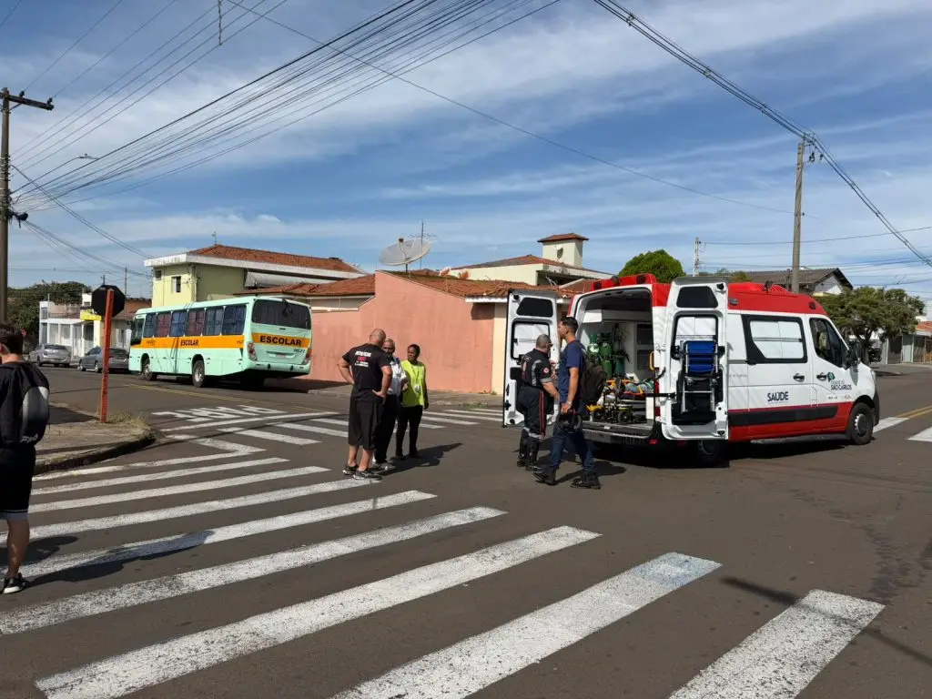 Motociclista fica ferido após colisão com ônibus no Cruzeiro do Sul, em São Carlos 4 IMG 20260416 WA0077