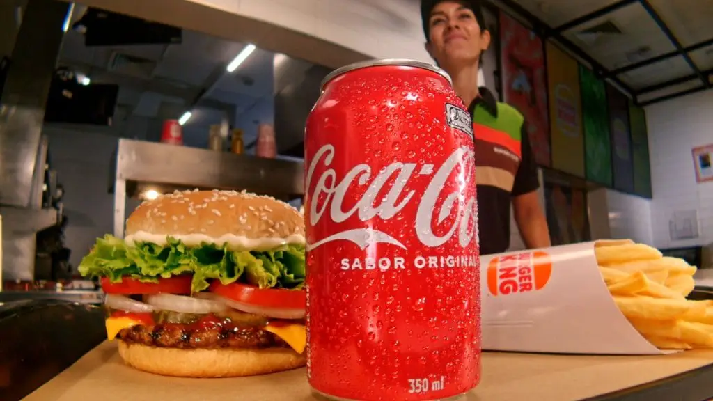 Quem diria que o BK® poderia ser ainda melhor: Coca-Cola® é o novo refri do Burger King® 4 Apresentacao Personalizada com Modelo 8