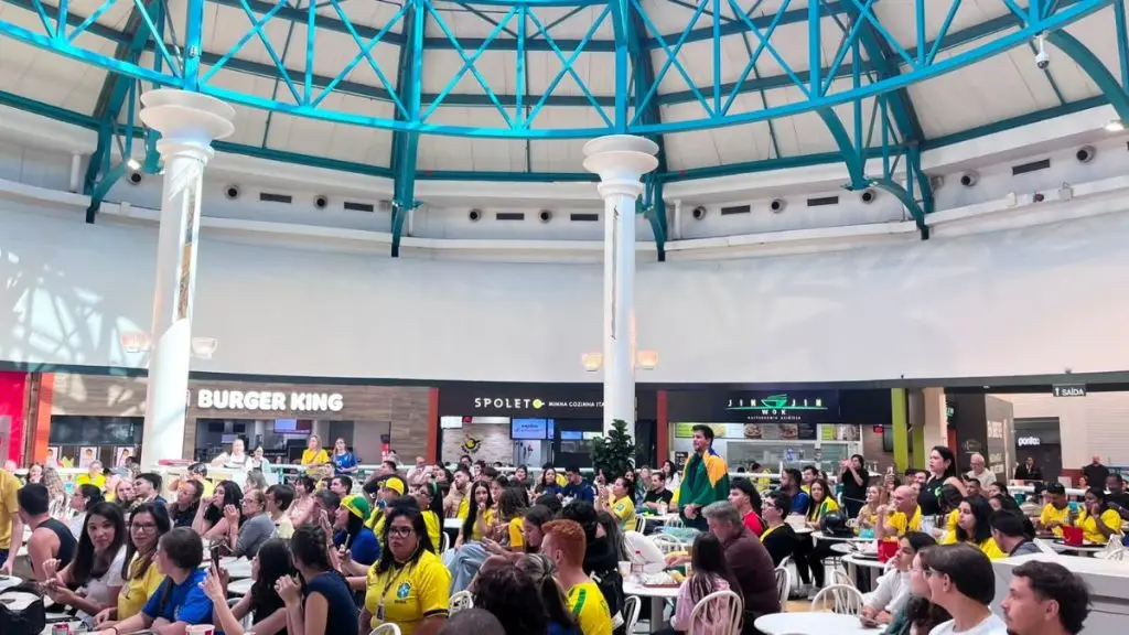 Shopping São Carlos funciona das 10h às 16h30 neste domingo e transmite o jogo Brasil 4 Design sem nome 4