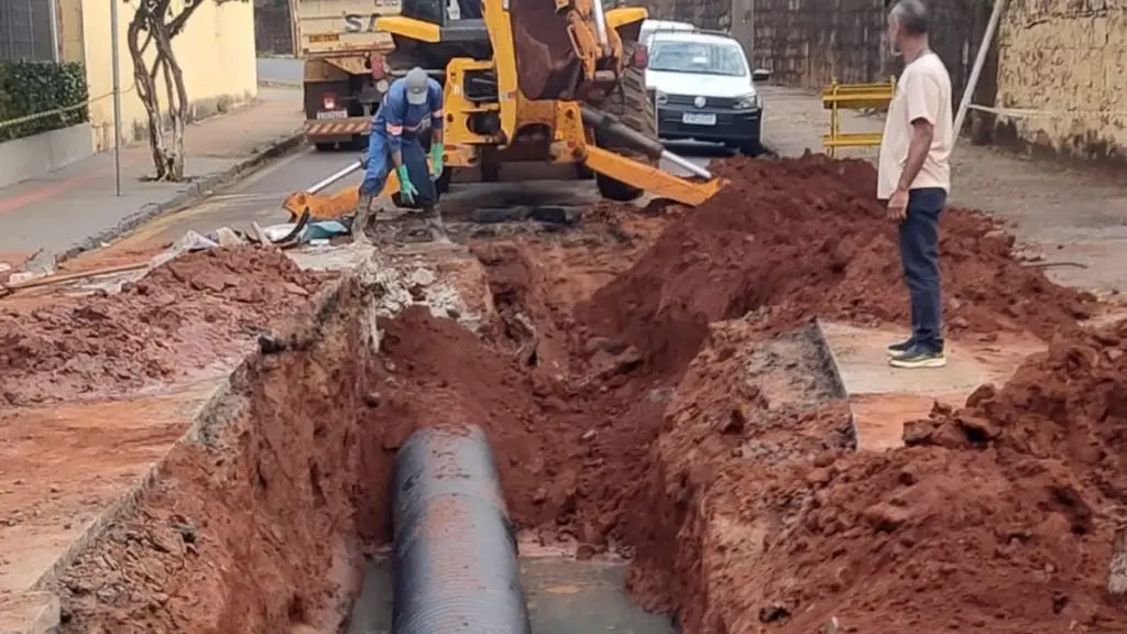 Saae realiza reparo emergencial em rede de esgoto na rua José Bonifácio 4 Design sem nome 7
