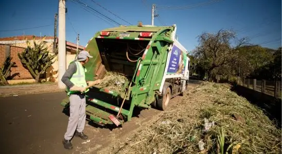 Prefeitura acrescenta caminhão compactador para acelerar limpeza e roçagem na cidade 3 Design sem nome 12 5