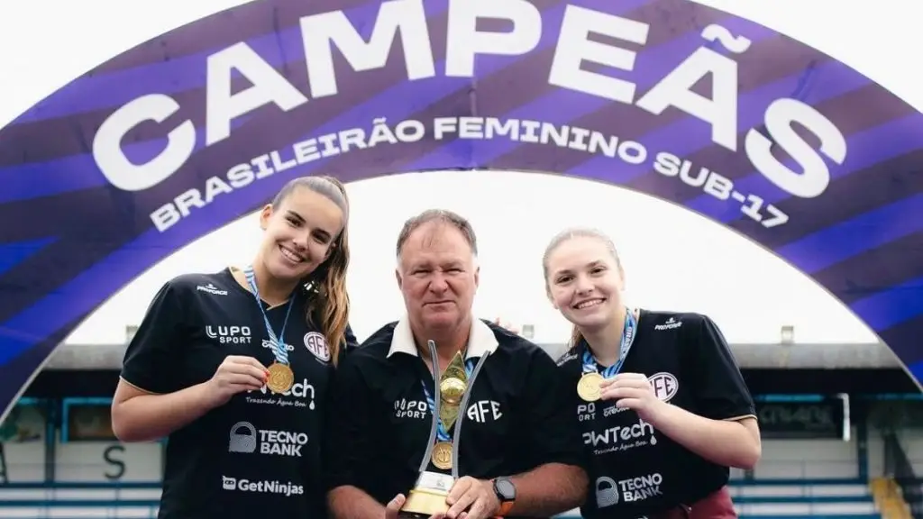 São-carlense Júlio Cominotti celebra título brasileiro histórico com a Ferroviária 4 Design sem nome 82